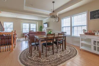Cozy 5bedroom 4bath Retreat in Washington DC with Free Parking and next to a Bus Stop