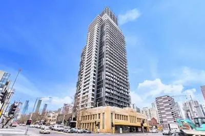 A Modern Apt Near Southern Cross with City Views
