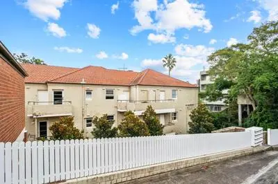 Harbour Bridge View 2BR Resort at Cremorne Point