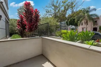 Beverly Hills Luxury 2BD 2BA Condo Gated Parking!