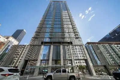 Stylish 1BR in DTLA l Pool Gym High Rise