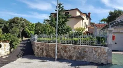 Ferienwohnung Ginkgo in Banjole für vier Gäste