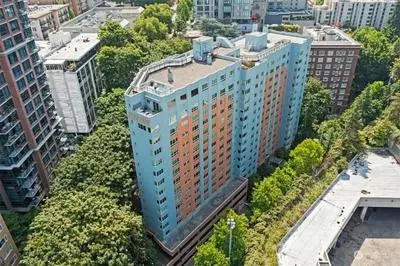 Luxury Downtown Studio King Bed City View