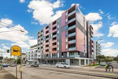 Vivid Unit Next to Campsie 6 mins to train station