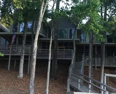 Fabulous Lake Martin Townhome w/ Dock & Boat Ramp