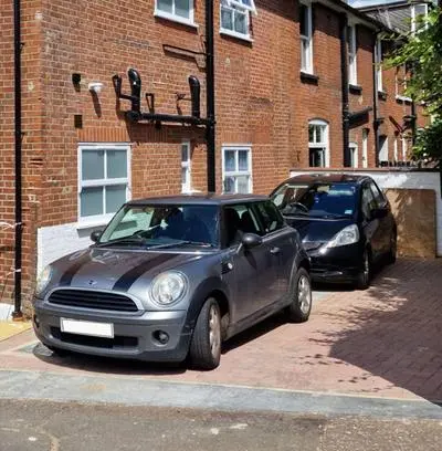 Budget ground floor studio with parking S1