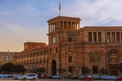 Spacious 1BR Apt Near Republic Square by Keygo 74