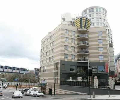 Accommodation Sydney City Centre 38 Harbour Street 1 Bedroom Apartment with Balcony