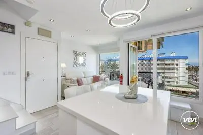 ViVi Homes - Octopussy - Pool, Balcony & Sea View
