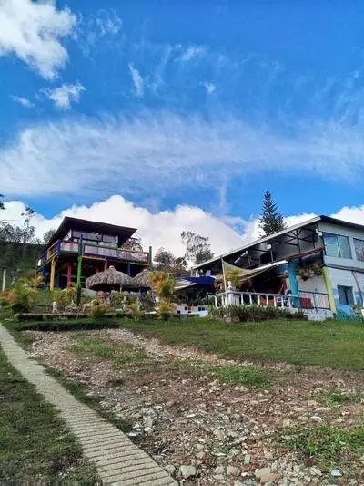 Colors Fantasy Guatape Backpackers and Travellers