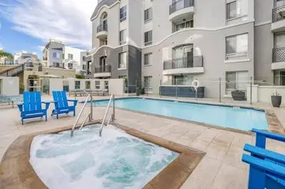 Oasis 2 bedroom minutes to the marina