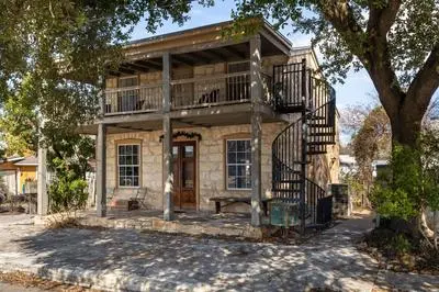 Historic Rumpel Kammer - Steps to Main