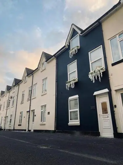 Bh2Beach House,4mins to the beach, centrally located, group stays