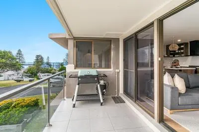 Talinga 2 - Stylish Yamba Hill Apartment Near Main Beach - Holiday Yamba