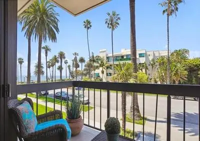 Three Bedroom Apartment with Dramatic Sunsets and Ocean Views
