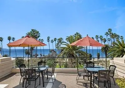 Elegant Two Bedroom Santa Monica Apartment