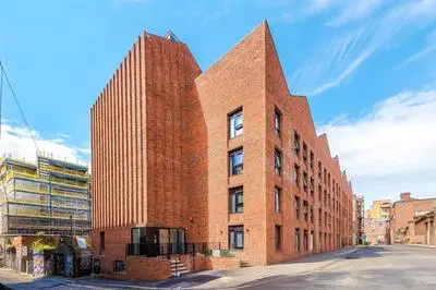 Stunning Central Apartment, Pool Table, Sleeps 4, Smart TVs