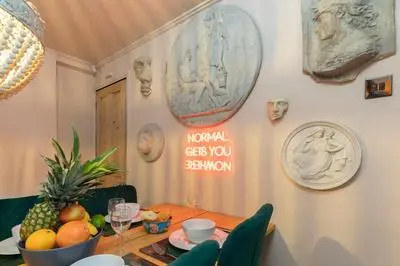 Unique Hidden Stay - Central Cheltenham - Sleeps 6
