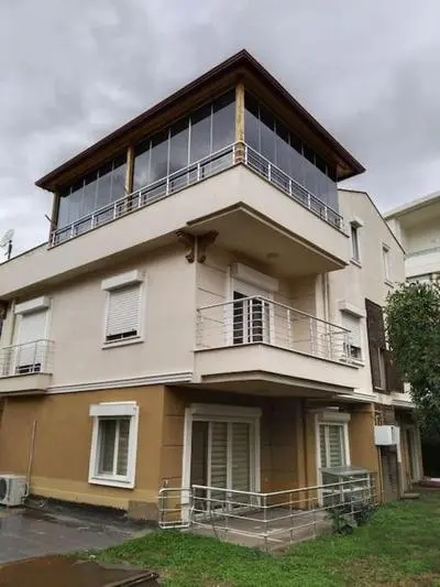 Denize Yakın Geniş Villa