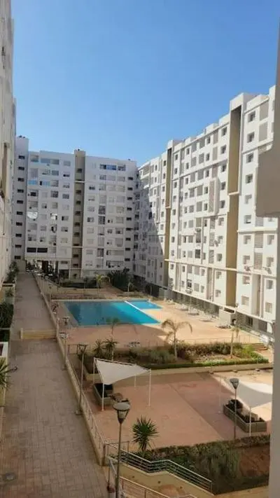 Appart ensoleillé avec 2 balcons vu piscine