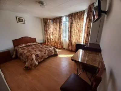 Habitación grande amoblado con baño privado