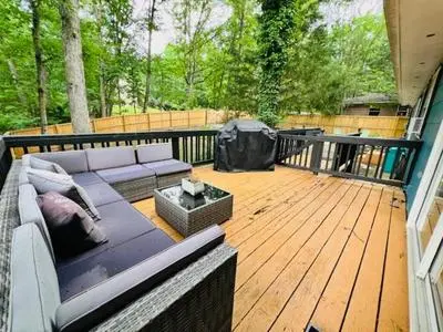 Mountain Lake Retreat - hot tub, lake, fire pit, wineries, restaurant
