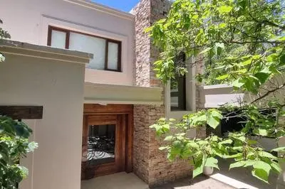casa en el corazon de chacras de coria