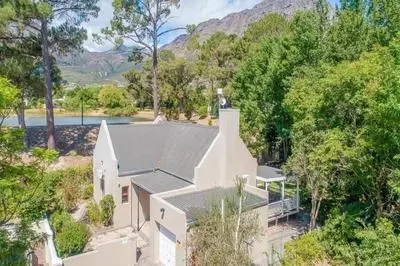 Village Vine and Stream Walkable Private Serene