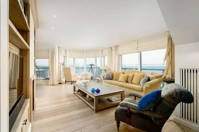 Magnificent penthouse with parking and sea view