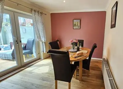 Peaceful Garden House near York - Free Parking