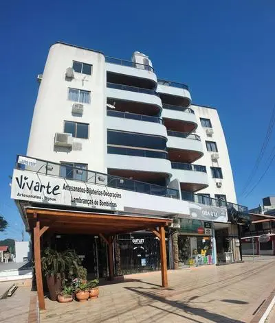 Amplo apartamento com 3 Dormitórios, Vista para o mar