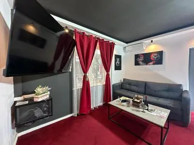 Smarald - Premium Apt in Best Location & Parking