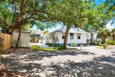 5 Bed 3 Ba Beach House w Private Pool