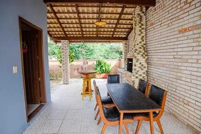 Casa com lareira e a 450 metros da praia QZ7460