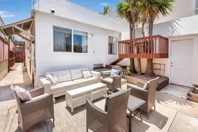 Coastal Bliss Marina Del Rey Apt Walk to Beach