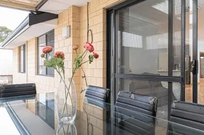 Spacious 5Bedroom house near airport
