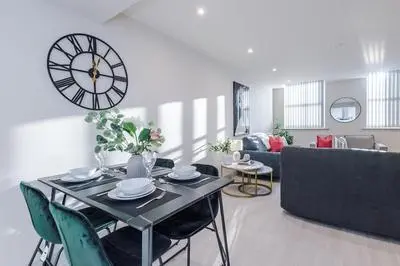 Stunning Modern Flat in Leeds with WiFi Sleeps 4