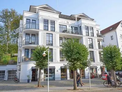 Villa Paula in Sellin - WG01 "Findling" strandnah mit Kamin, Terrasse, Balkon