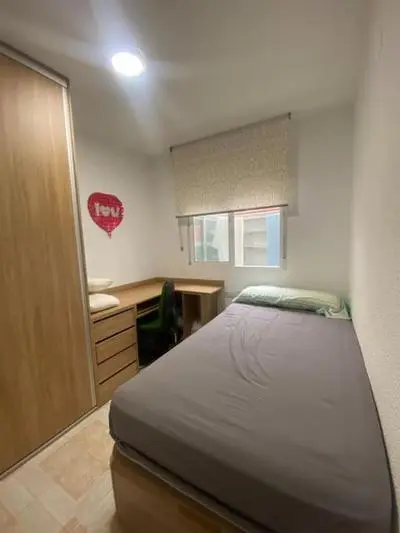Se alquila habitación semanal por dias o mensual