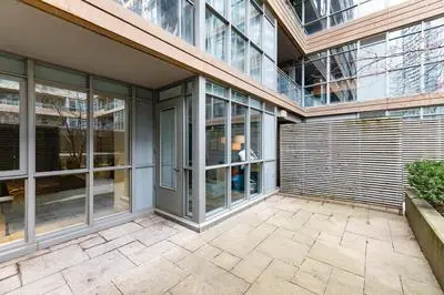 Charming 2BR Condo Near CN Tower & Harbourfront