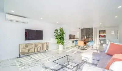 Moderno Apartamento Frente al Canal con Terrazas