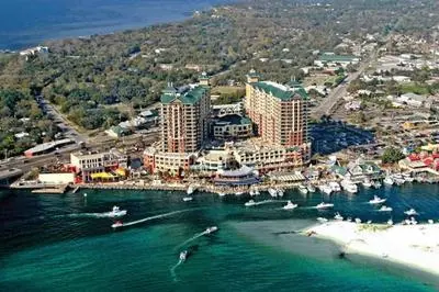 Beautiful Resort in Emerald - 1BD