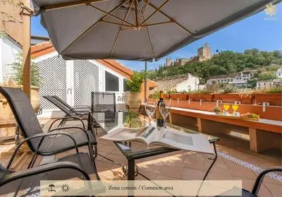 ADANAR Muralla Zirí Centro Premium