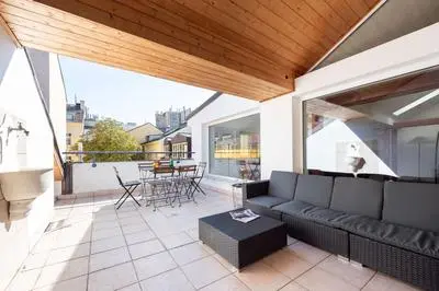 Cozy 4-bedrooms apartment with Terrace