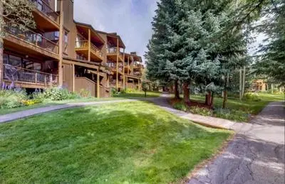 1 Bedroom Condo In West Keystone Near Lakeside Village
