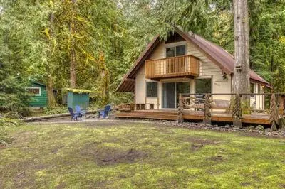 Thompson Cabin - Charming Salmon Riverfront A-Frame Oasis w/ fireplace