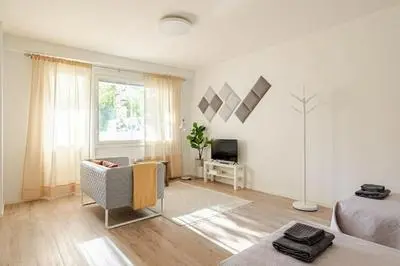 Uudistettu studio kahdelle omalla parkkipaikalla