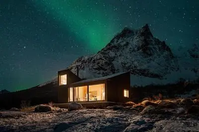Black Aurora Nook