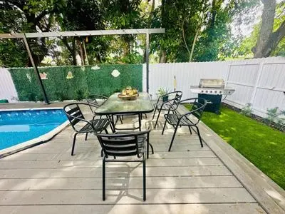 Poolside Oasis-Your Wynwood Family Retreat