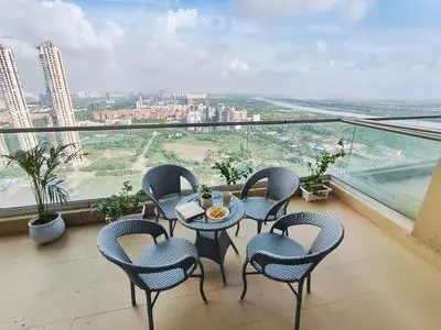 3BHK Serviced Apt, near Indraprastha Apollo, Max Hospital Noida for Medical, Business, Family Stays
